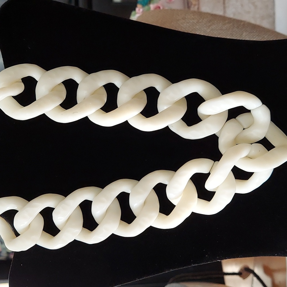PONO Necklace Cream Resin Links Made‎ in Italy Lobsterclaw clasp